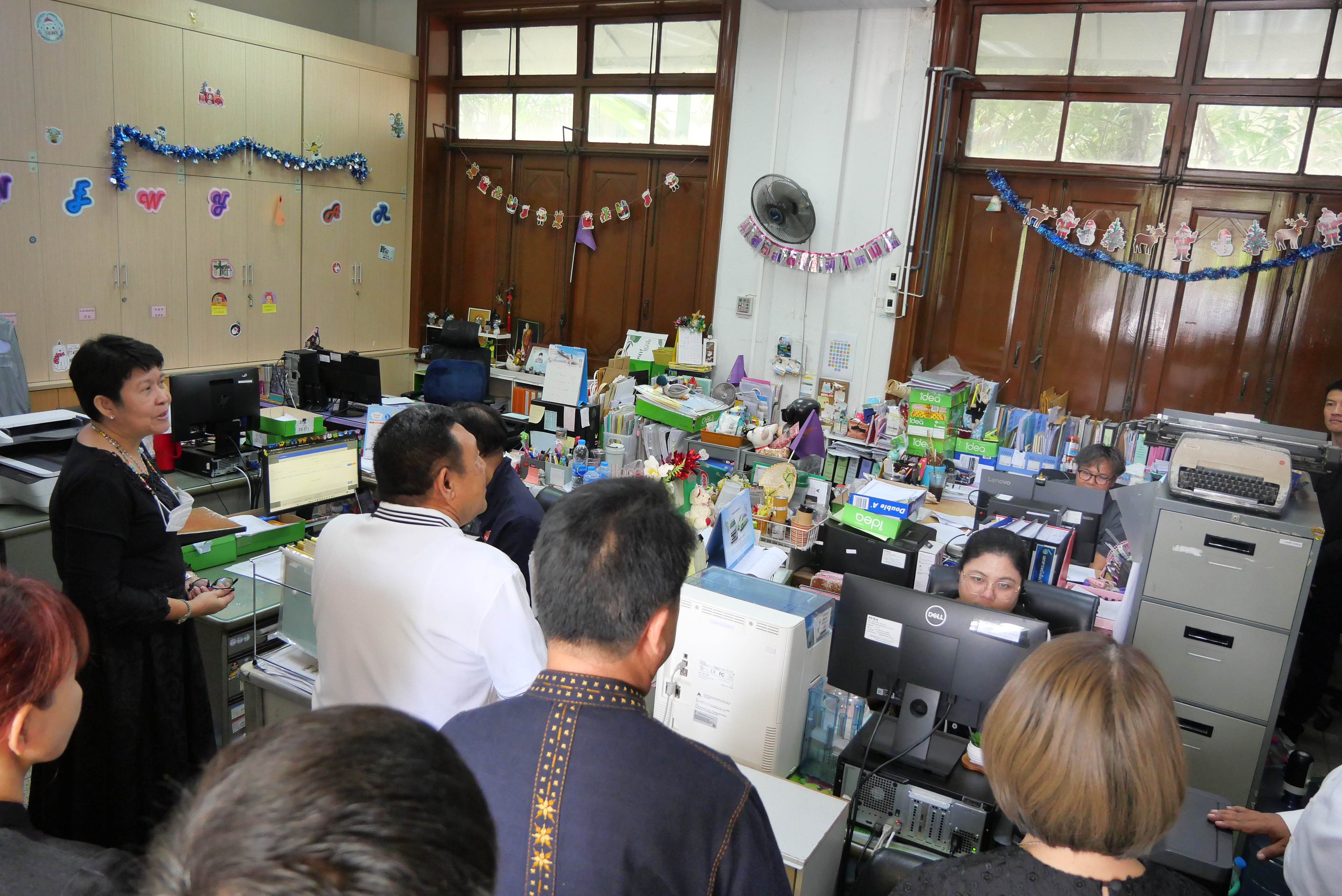 title - เลขาธิการ ส.ป.ก. ตรวจเยี่ยมบุคลากร ส.ป.ก. ถนนราชดำเนินนอก